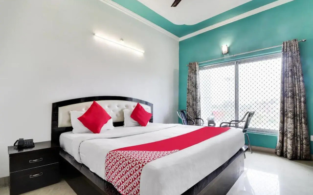 Collection O 45417 Batohi Resort