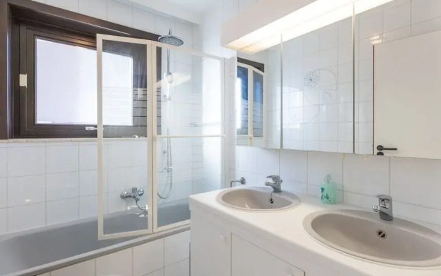 Corner Apartment Near the Center