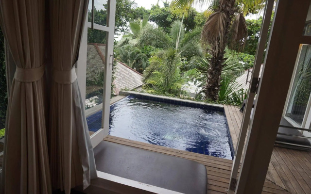 Replay Pool Villa