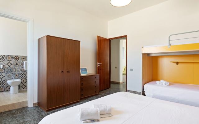 Pleasant Holiday Home in Donnalucata near Spiaggia Micenci