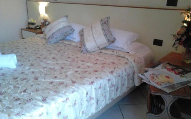 Hotel Happy Days