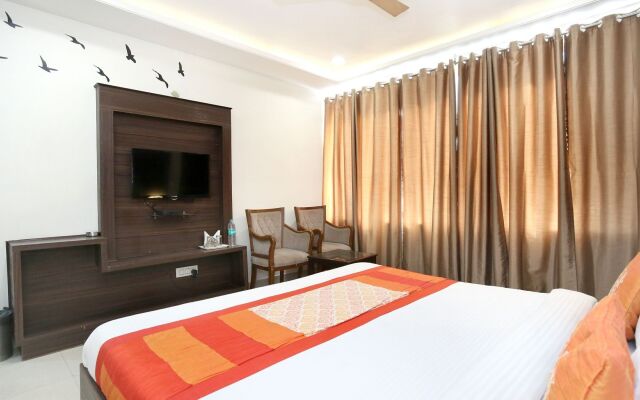 OYO 10940 Hotel Waves