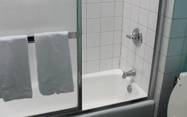 Hotel West Inn Hollywood LA