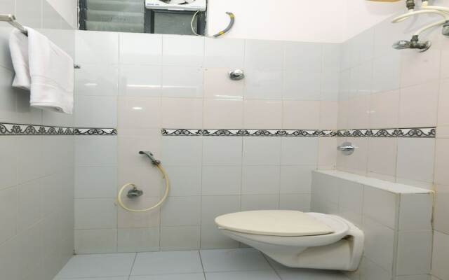 OYO 15101 Hotel Royal Paris