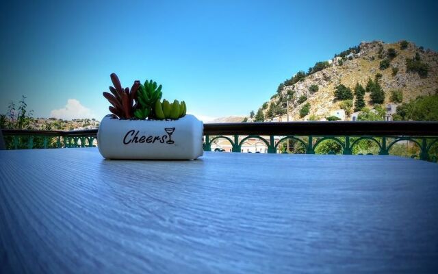 Symi Fos