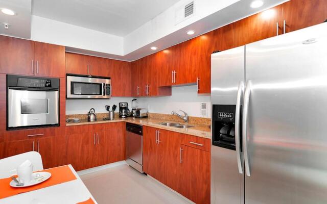 Hallandale 11D