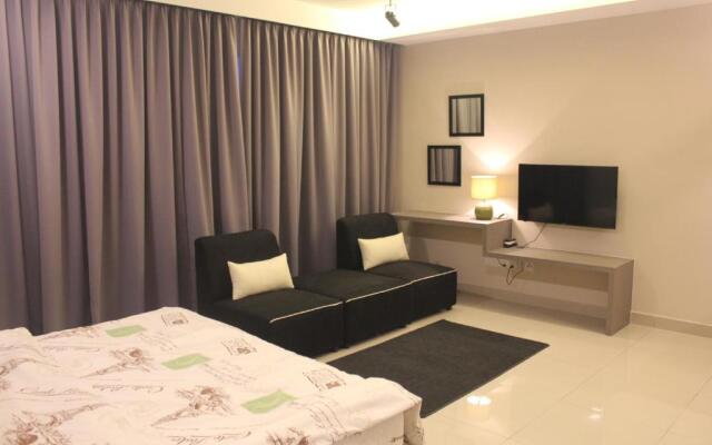 De Houz - Trefoil Setia Alam Home Stay