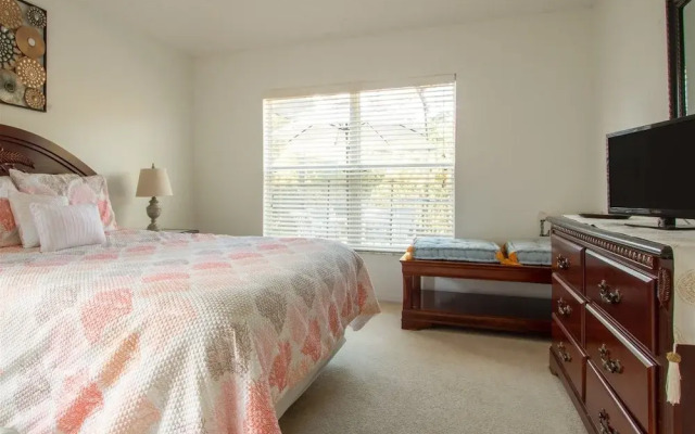 4 Bed and 3 Bath in Perfect Location With Pool by Florida Dream Home