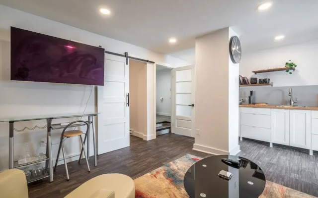 Modern Contemporary 2 Bedroom Suite