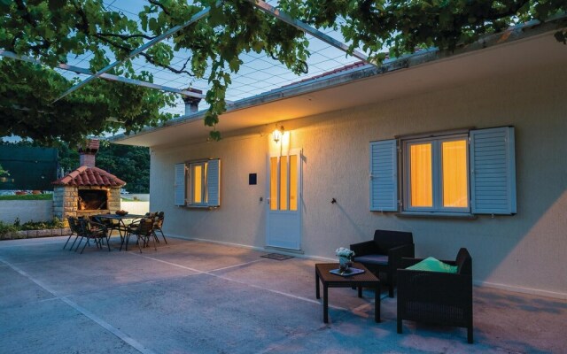 Stunning Home in Radovcici With Wifi and 3 Bedrooms