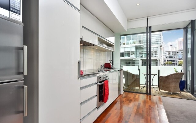 QV Central Harbour Apartment - 684