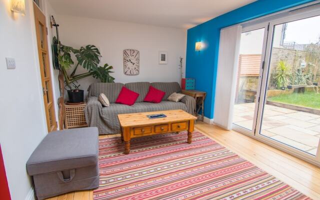 Spacious 2BR Garden Flat for 6 in Bristol