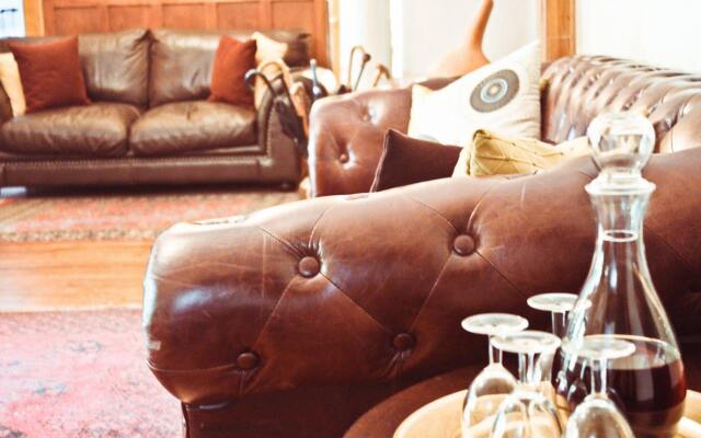 Mountain Manor Guest House & Executive Suites