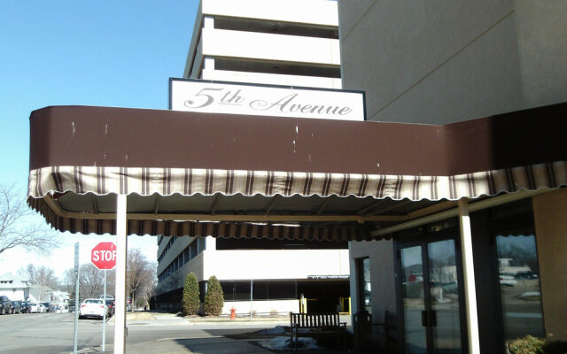 5th Avenue Inn and Suites