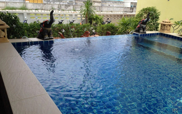 Green Harbor Hotel & Service Apartment