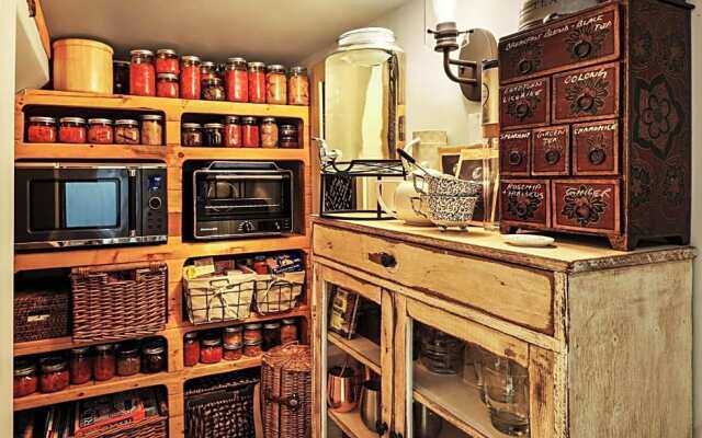 A Suite Retreat - Beyond Bed & Breakfast