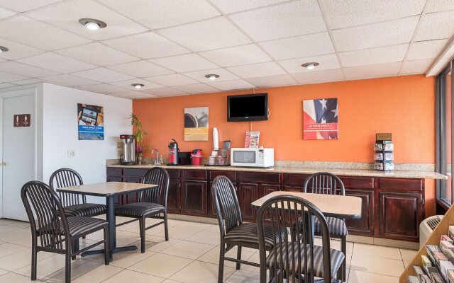Econo Lodge Central