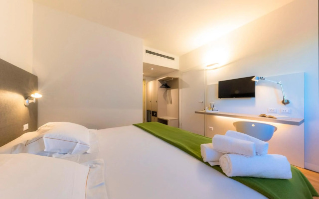 Airport Hotel