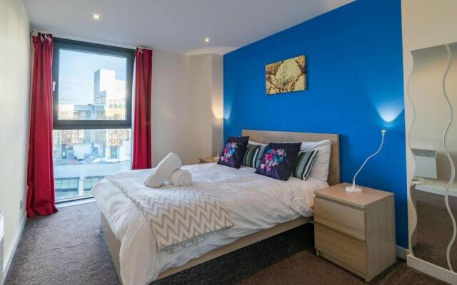 Modern 2 bed apartment, next to Hydro and SECC!