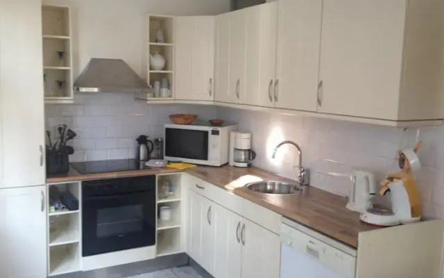 amsterdam canal house