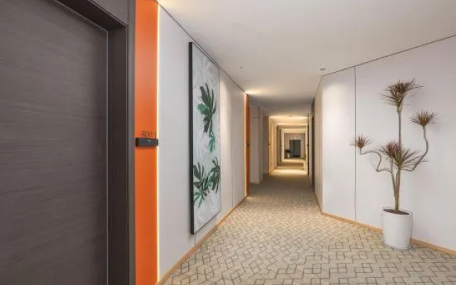 BAMBOO BOAT Hotel (Yuxi Hongta District Nie'er Square)