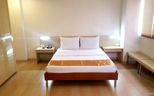M Suites Hotel