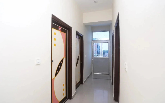 Oyo 17357 Hotel Royal Touch