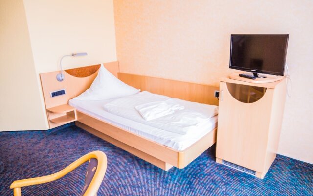 Warias Hotel & Restaurant