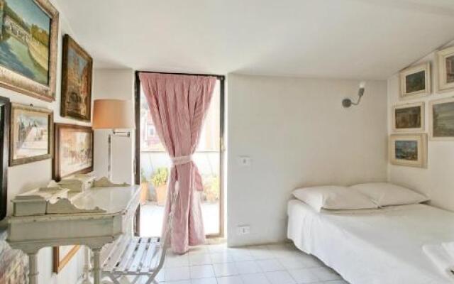 Luxury Art Apt With Terrace In Trastevere