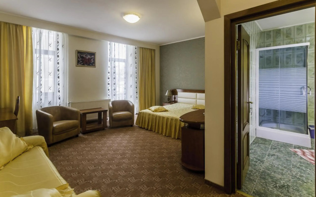 Amphitryon Hotel