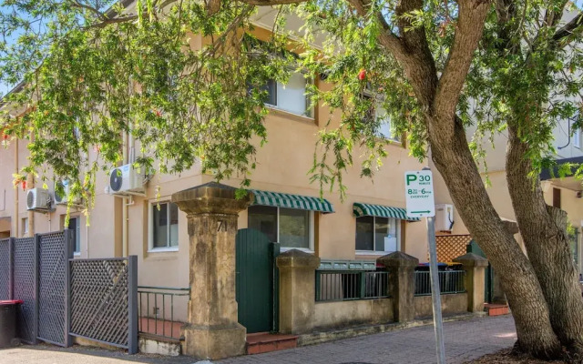 2-bed Apartment Near Manly Beach