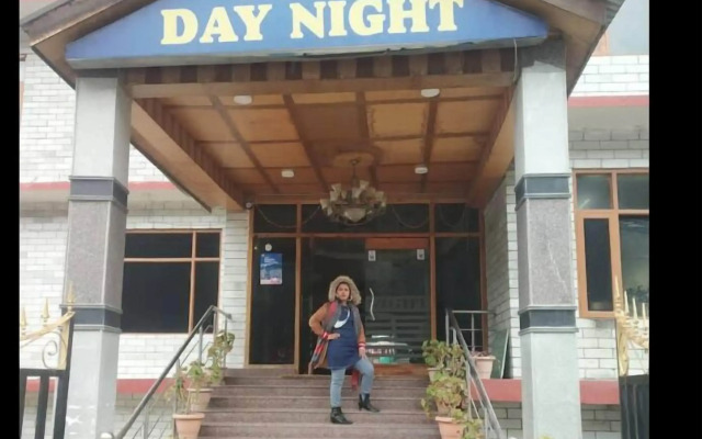 Hotel Day Night