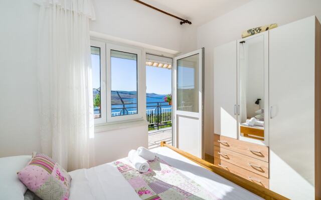House Marija-with View to the sea and the Mountains