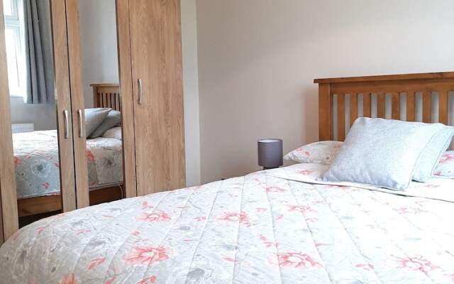 Beautiful Country Cottage Sleeps 3