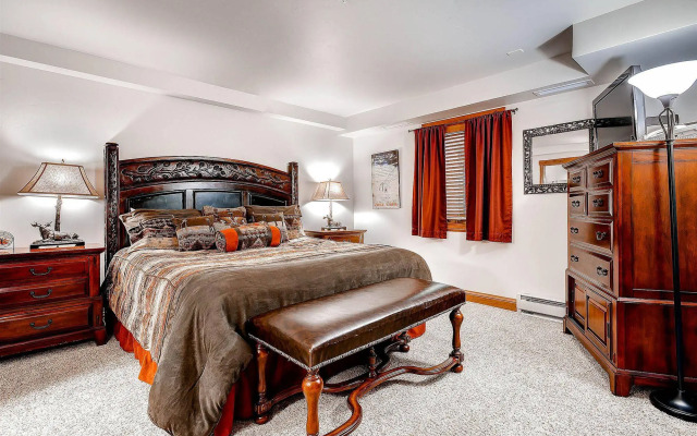 Lion Square Lodge