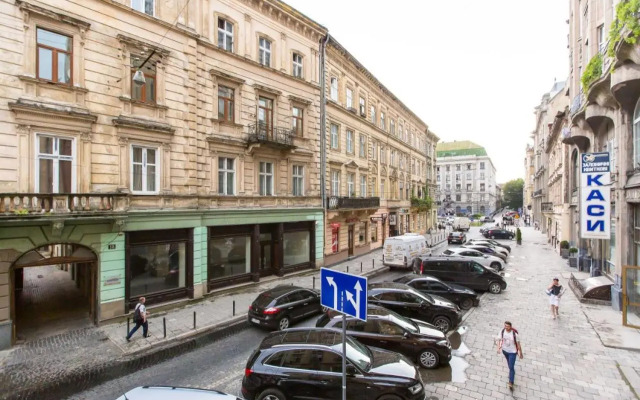 SoVA apartment str Gnatyuka 18