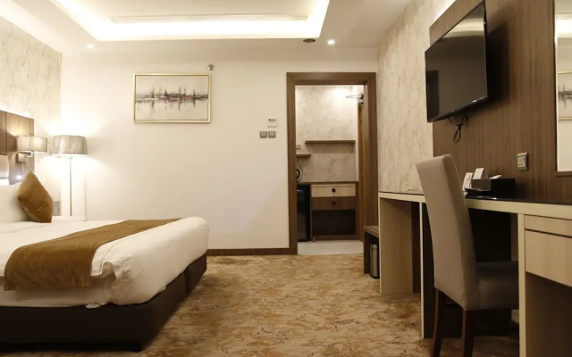 Dan Golden Hotel & Lounge