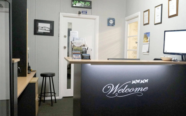 Highway Motor Inn