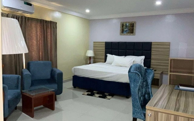 Lis Hotel And Suites
