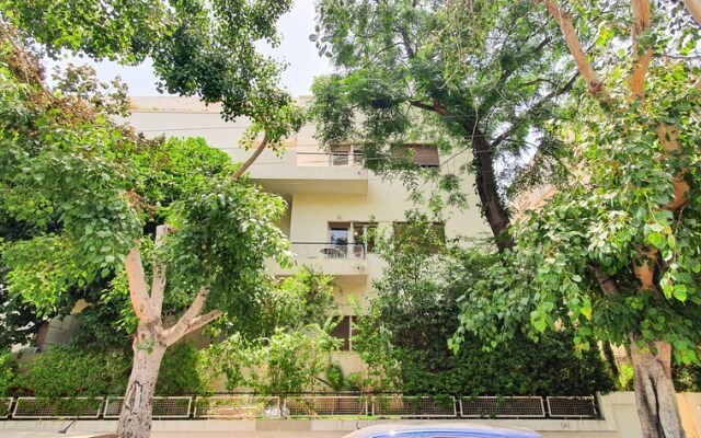 Charming 2BDR apt W Private Garden TL41