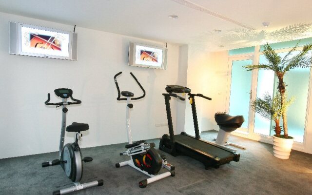 YA-NOLD Hot Spring Hotel