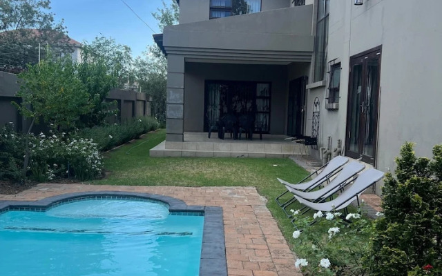 Fourways Luxury 5-Bed Home