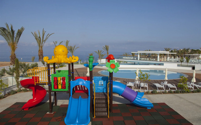 King Evelthon Beach Hotel & Resort