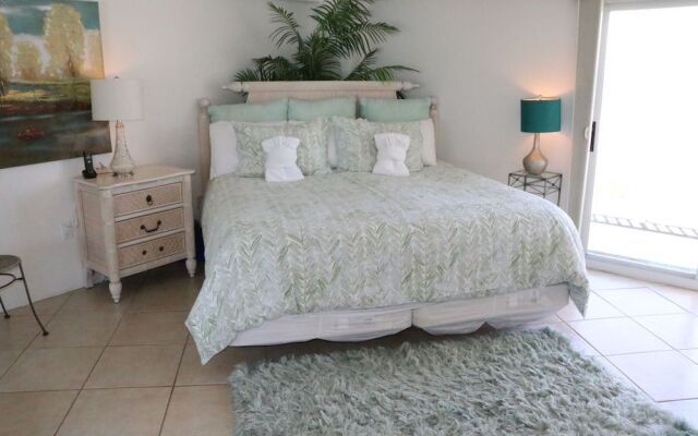 Jamaica Royale - 803 - 2 Br Condo