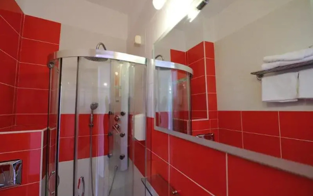 Adonis City Hotel
