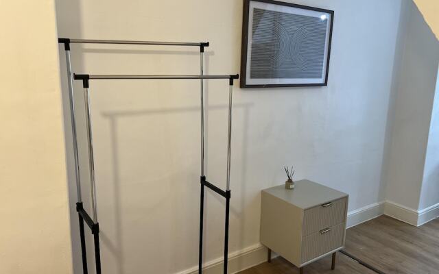 Leicester Aprt-sleeps3-db-tv-wifi