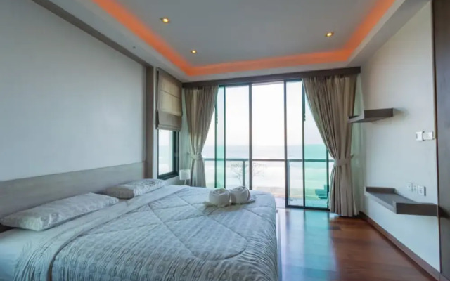 Beach Front 4 Bedroom Pool Villa RV