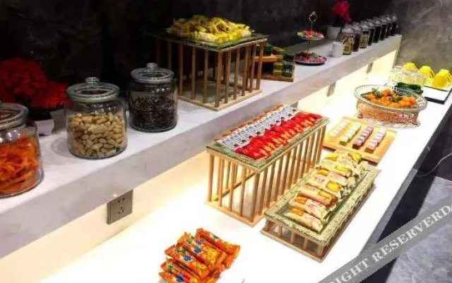 H Hotel Chongqing Longtousi North Railway Station