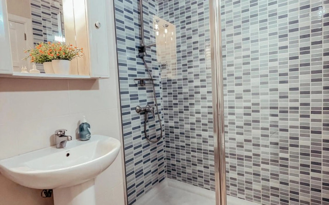 Orland, center of Las Americas LA205