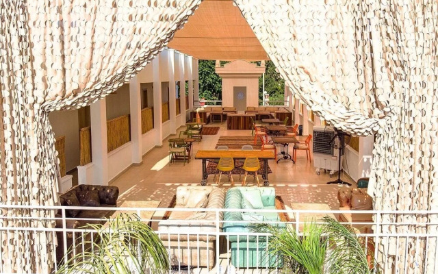 Esquire Hotel & Lounge